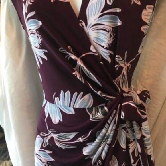 Lark & Ro * PLUM White BLUE FLORAL Cap Slv WRAP DRESS * Work / Date * NWOT * XS - Picture 4 of 12